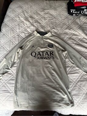 Paris Saint-Germain Qatar Airways Men’s Gray Training Pullover
